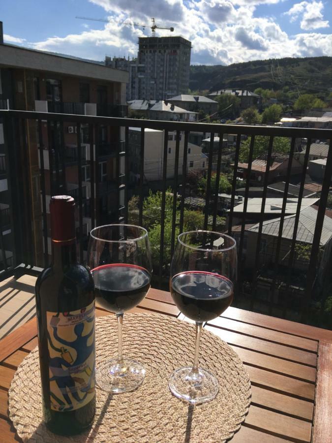 Sunny Apartment Ortachala Tbilisi Eksteriør billede